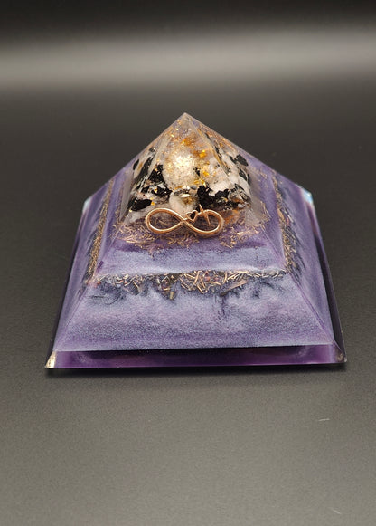 Pyramide "Lichtkraft & Schutzenergie"