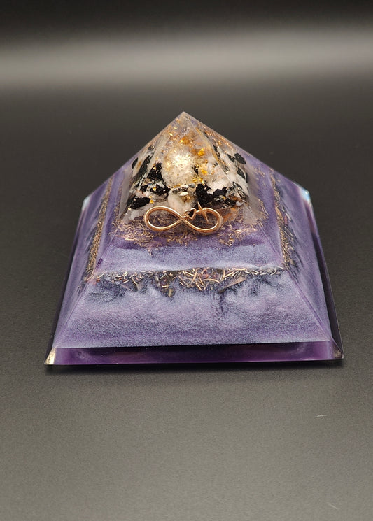 Pyramide "Lichtkraft & Schutzenergie"