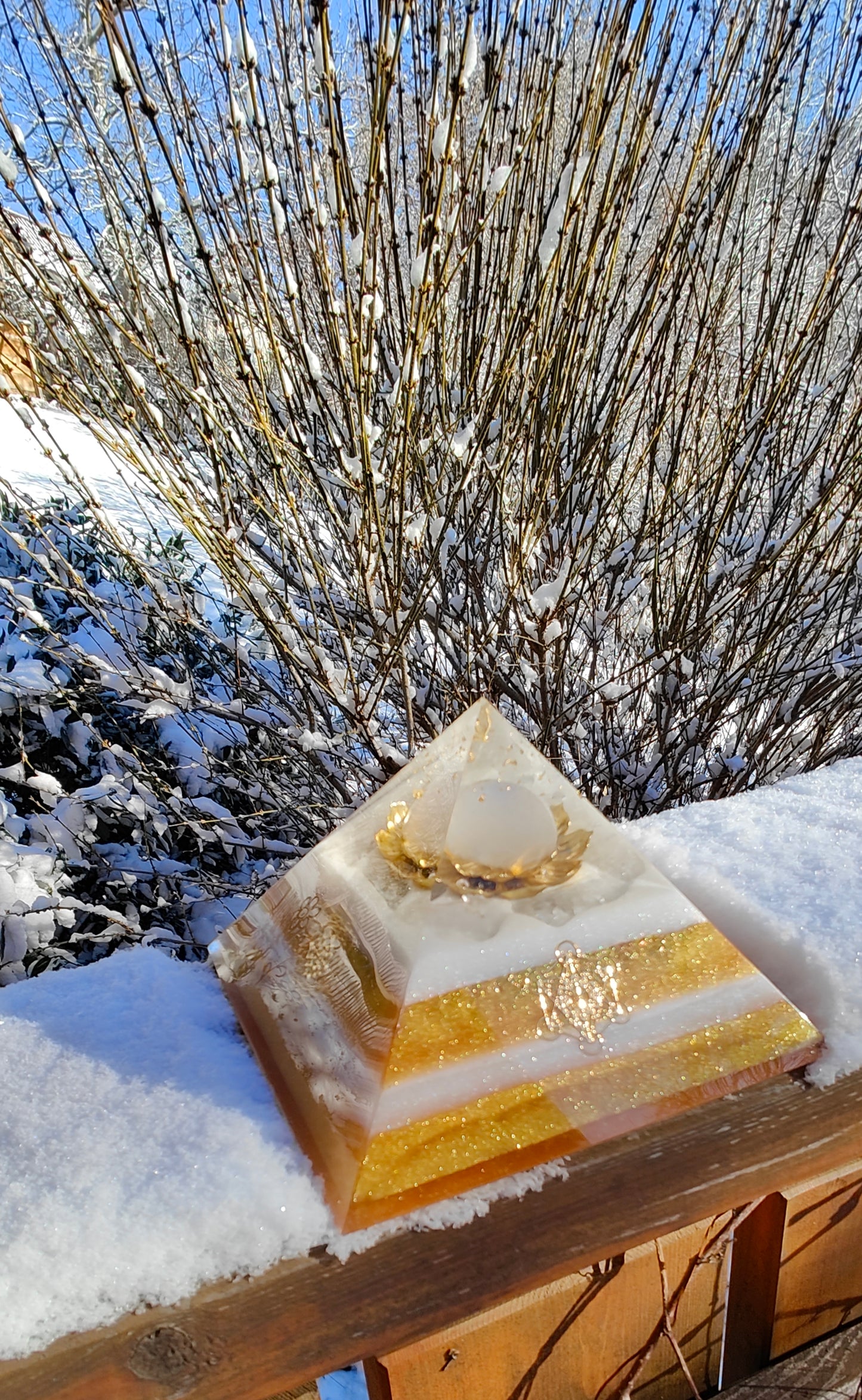 Pyramide Licht & Frieden