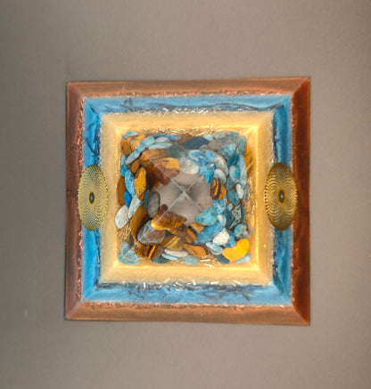 8-seitige Pyramide mit Apatit und Tigerauge