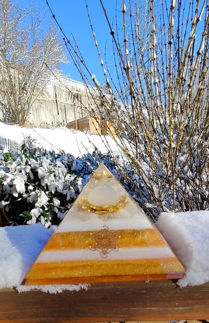 Pyramide Licht & Frieden